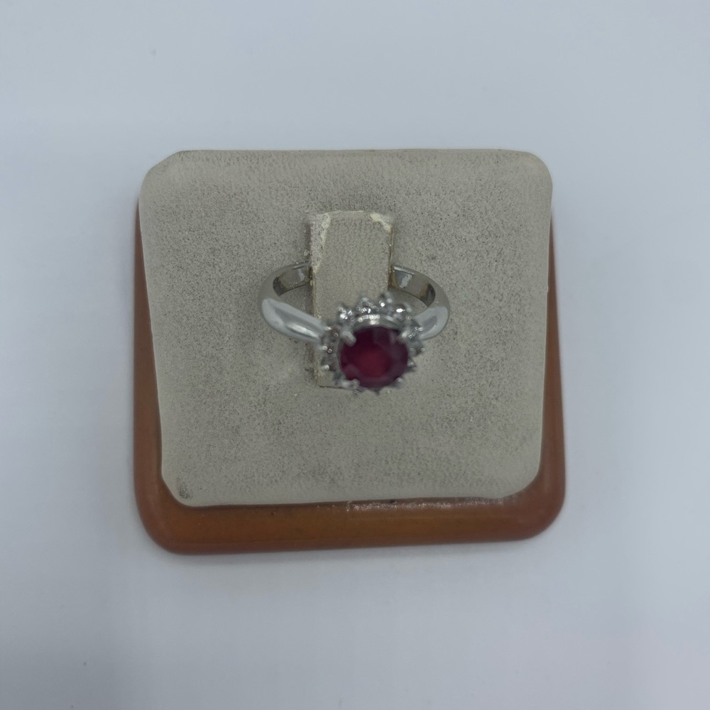 Engagement ring - Picture 2 of 6